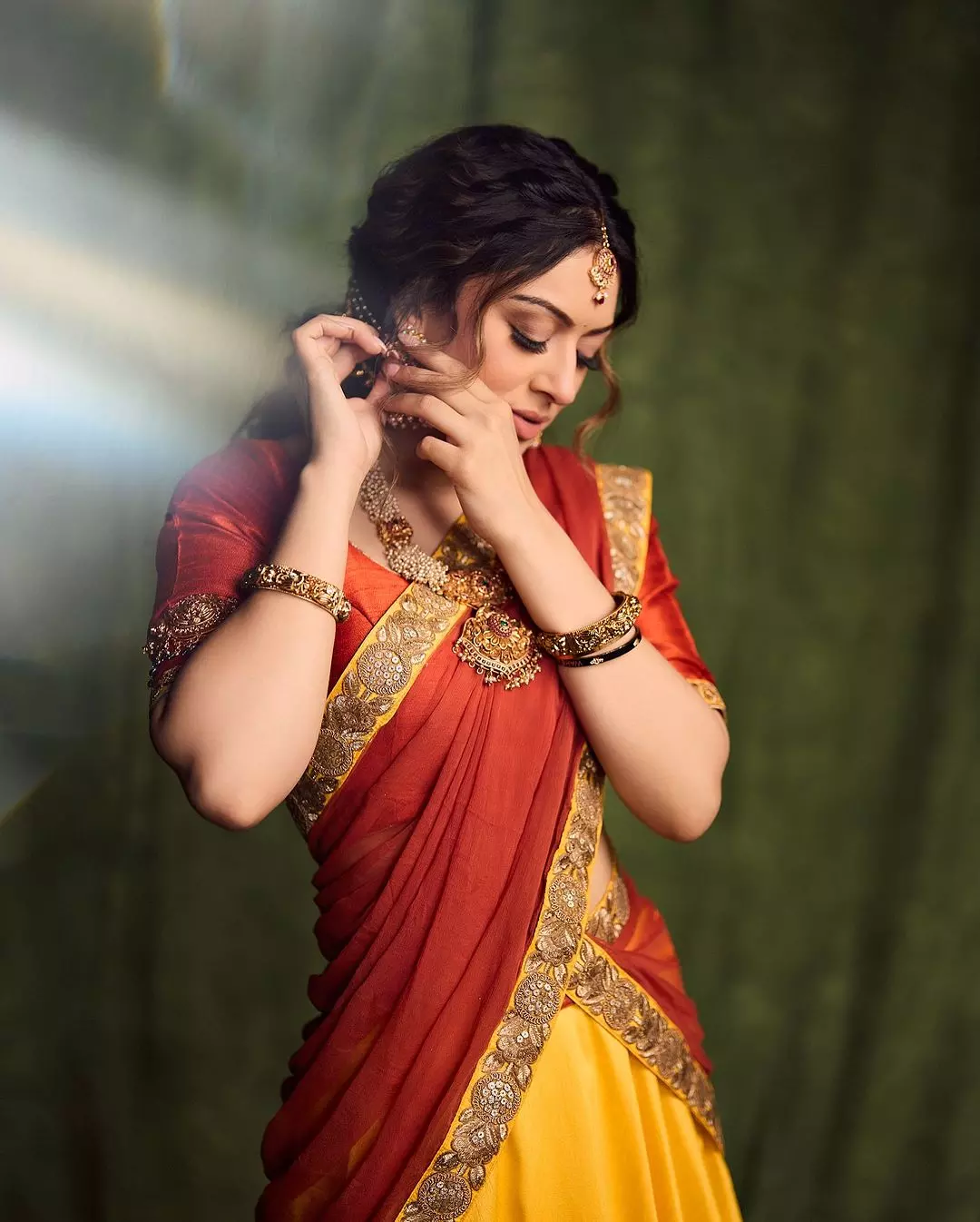 Hansika Makes You Breathless in Saree Look Hansika Makes You Breathless in Saree Look