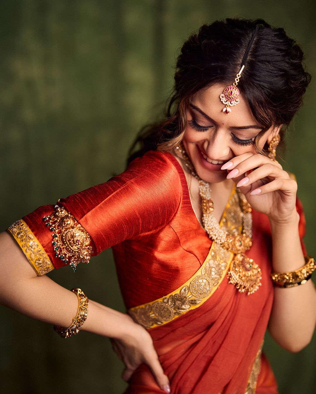 Hansika Makes You Breathless in Saree Look Hansika Makes You Breathless in Saree Look