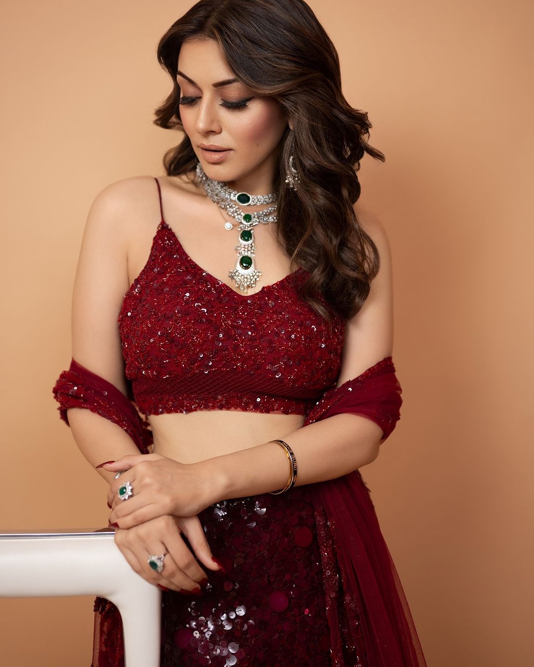 Hansika Makes You Breathless in Saree Look