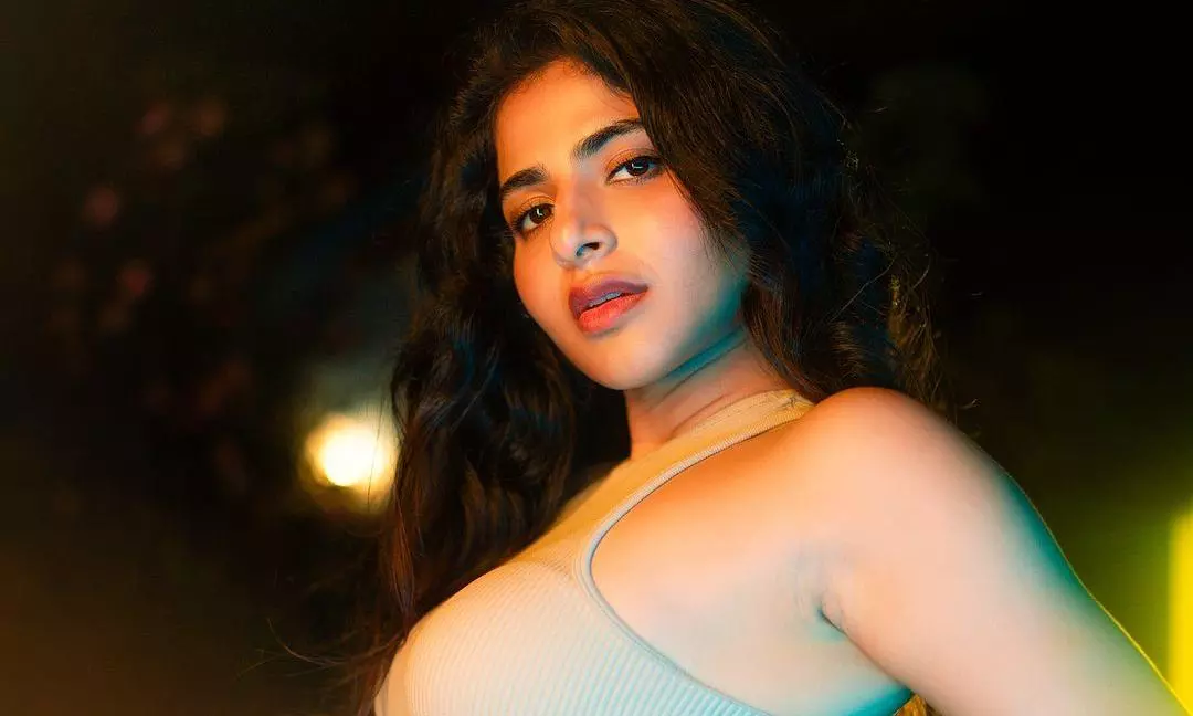 గ్లామర్ అంచులను దాటుతూ ఐశ్వర్య స్టన్నింగ్ లుక్
