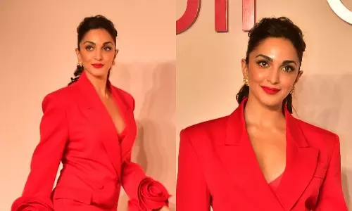 రెడ్ హాట్ లో కియారా కవ్వింపు కాక పుట్టిచేలా! రెడ్ హాట్ లో కియారా కవ్వింపు కాక పుట్టిచేలా!