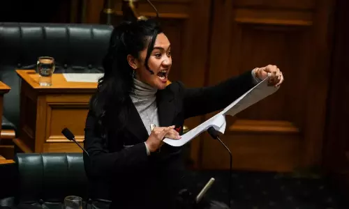 పార్లమెంట్ లో దుమ్ములేపిన మహిళా ఎంపీ... డ్యాన్స్ వీడియో వైరల్!