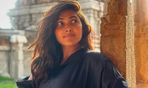 Divi Vadthya Steals the Show in Black