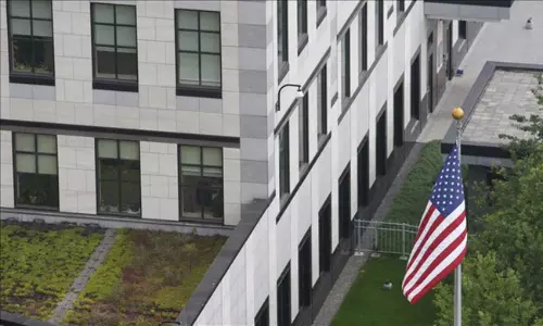 రష్యాకు వణికిన అమెరికా.. ఉక్రెయిన్ ఎంబసీ హడావుడిగా మూసివేత