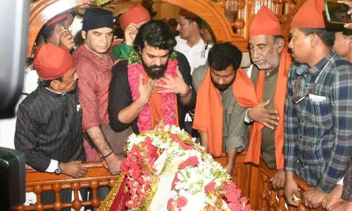 దర్గాలో చరణ్.. విమర్శలపై ఉపాసన కౌంటర్!