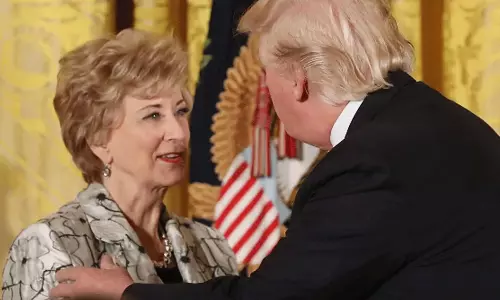 రింగ్ నుంచి రాజకీయం..నాడు రెజ్లర్..నేడు అమెరికా విద్యా మంత్రి రింగ్ నుంచి రాజకీయం..నాడు రెజ్లర్..నేడు అమెరికా విద్యా మంత్రి