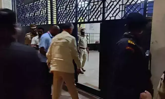 జైలులో బాబు...లైవ్ లో జగన్...మహా కుట్ర అంటూ నివేదిక ?