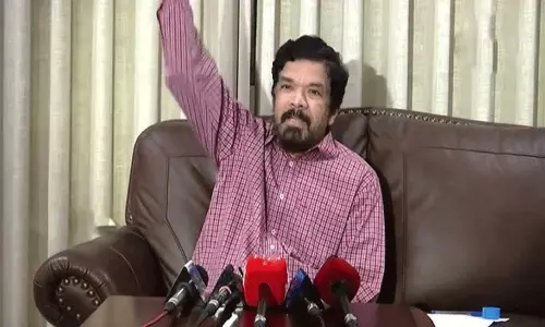 పవన్ ప్రస్తావన తెచ్చేందుకు ధైర్యం చేయని పోసాని!