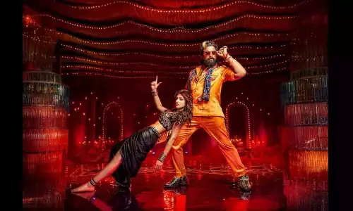 కిస్ కిసిక్కా.. చిన్న బిట్టుతోనే వైబ్ ఇచ్చారుగా...