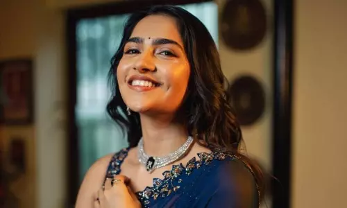 చీరకట్టులో కవ్విస్తున్న రుక్మిణి అందం చీరకట్టులో కవ్విస్తున్న రుక్మిణి అందం