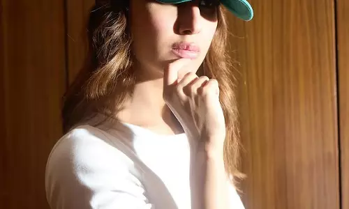 Vaani Kapoor Flaunts The Kapoor Hat Vaani Kapoor Flaunts The Kapoor Hat