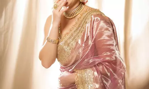 Shivaleeka Oberoi Aces The Traditional Saree Look