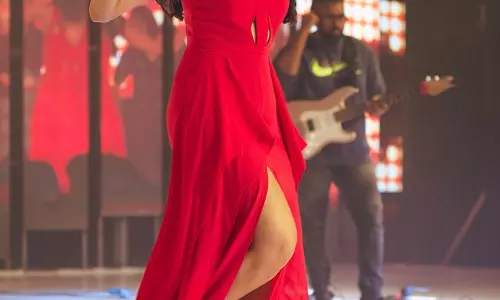 Andrea Is a Happy & Beautiful Performer