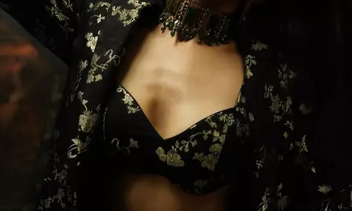 Karishma K Tanna Strikes a Stylish Pose!