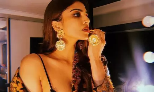 మాళవిక మోహనన్ గెలాక్సీ హొయలు