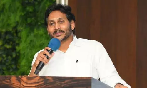జగన్ కి సోషల్ మీడియా గుర్తుకు వచ్చింది!
