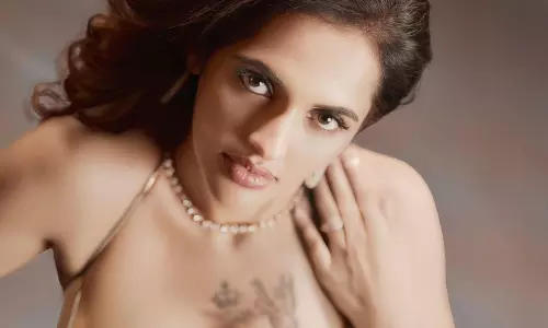 ఘాటైన లుక్కులో గోల్డెన్ బ్యూటీ!