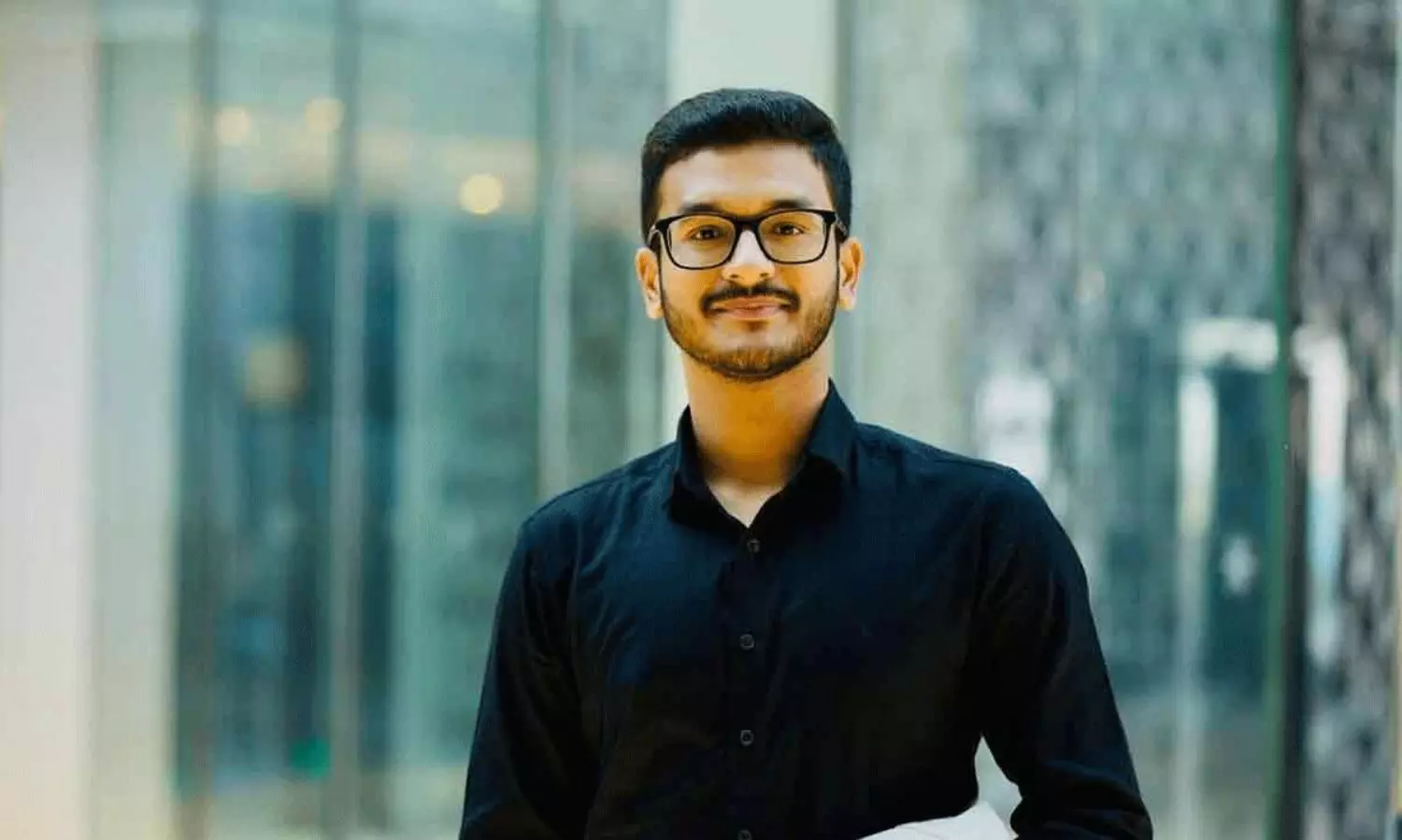 సెల‌బ్రిటీల‌ను మోసం చేసాడంటూ బిజినెస్‌మేన్ అరెస్ట్!