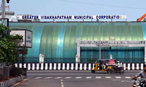 విశాఖ మేయర్ సీటుకు ఎసరు ?