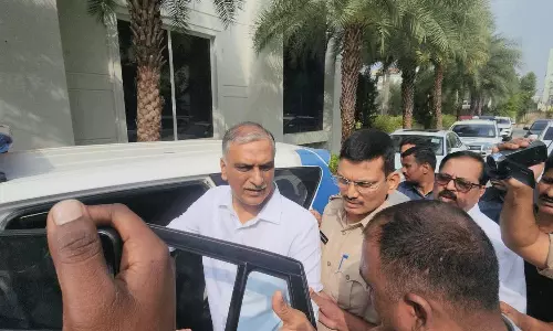 ఇదేం కల్చర్? కేసు నమోదు చేస్తే అడ్డుకోవటం ఏంటి హరీశ్?
