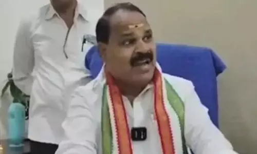 వెలమ సామాజికవర్గంపై కాంగ్రెస్ ఎమ్మెల్యే సంచలన వ్యాఖ్యలు