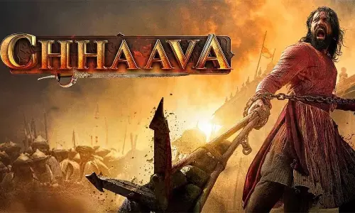 పుష్ప చావు దెబ్బ నుంచి ఆ బాలీవుడ్‌ హీరో సేఫ్‌..!