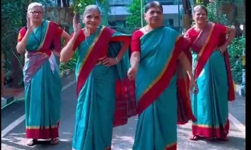 వైరల్‌ వీడియో : బామ్మల కిస్సిక్‌ డాన్స్‌ అదిరింది