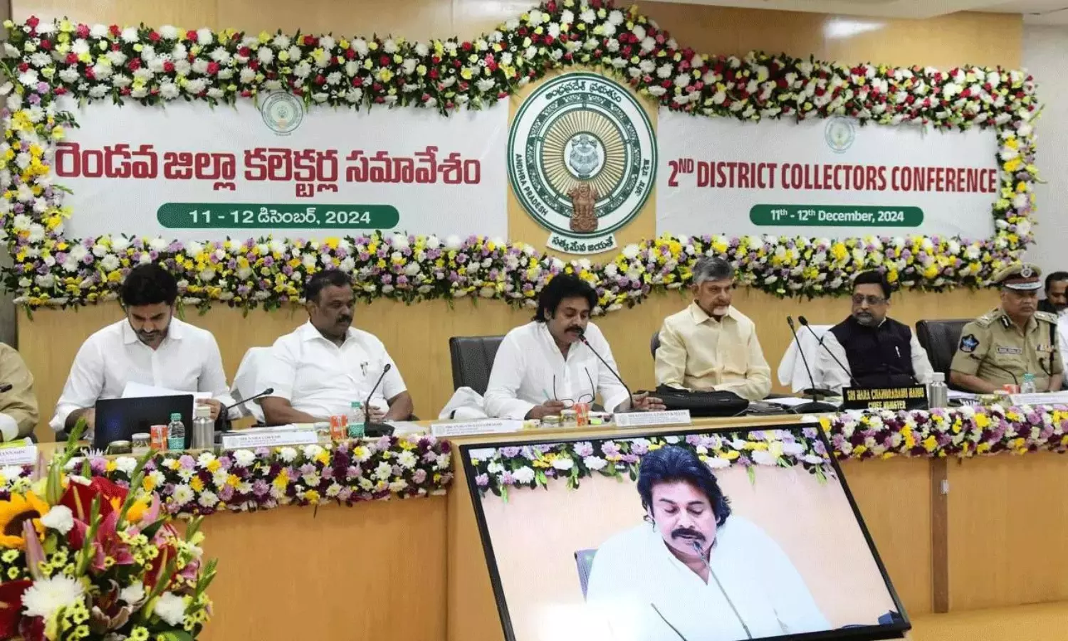 రోడ్ల రిపేర్ పై బాబు, పవన్ ల ముందుచూపు..హ్యాట్సాఫ్!