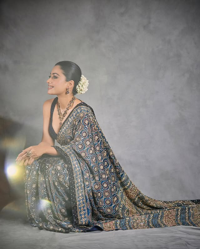 Rashmika Mandanna�s fashion sense shines bright in this dress. Rashmika Mandanna�s fashion sense shines bright in this dress.