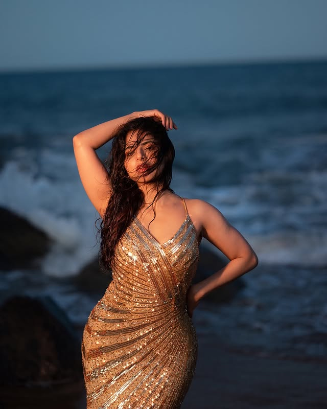 Iswarya Menon�s dress is the perfect mix of class and style.