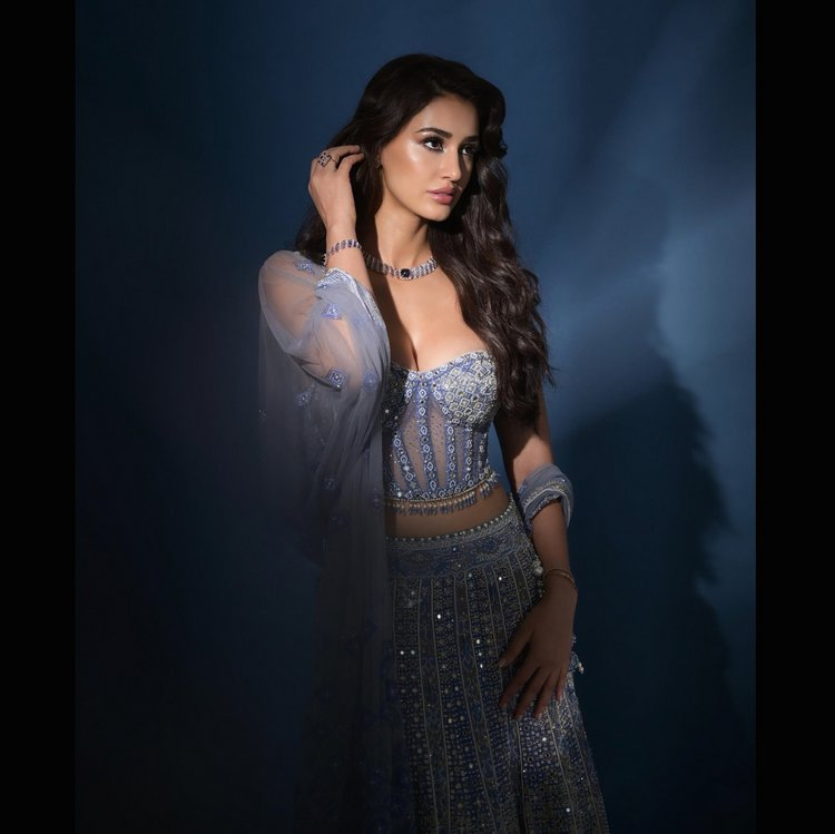 Bold & Beautiful: Disha�s Glam Game Strong!