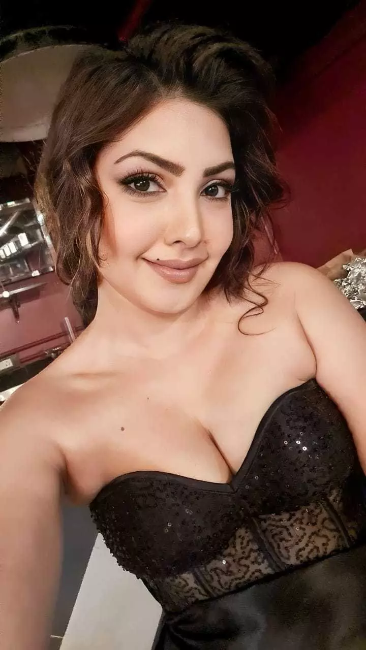 Here�s why Komal Jha�s dress is winning the internet Here�s why Komal Jha�s dress is winning the internet