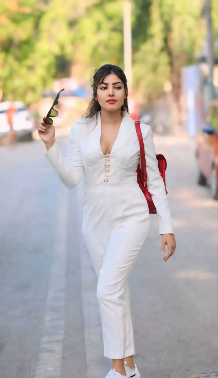 Here�s why Komal Jha�s dress is winning the internet