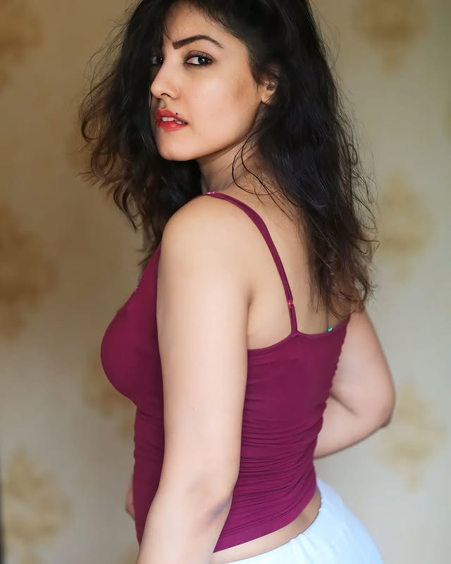 Here�s why Komal Jha�s dress is winning the internet