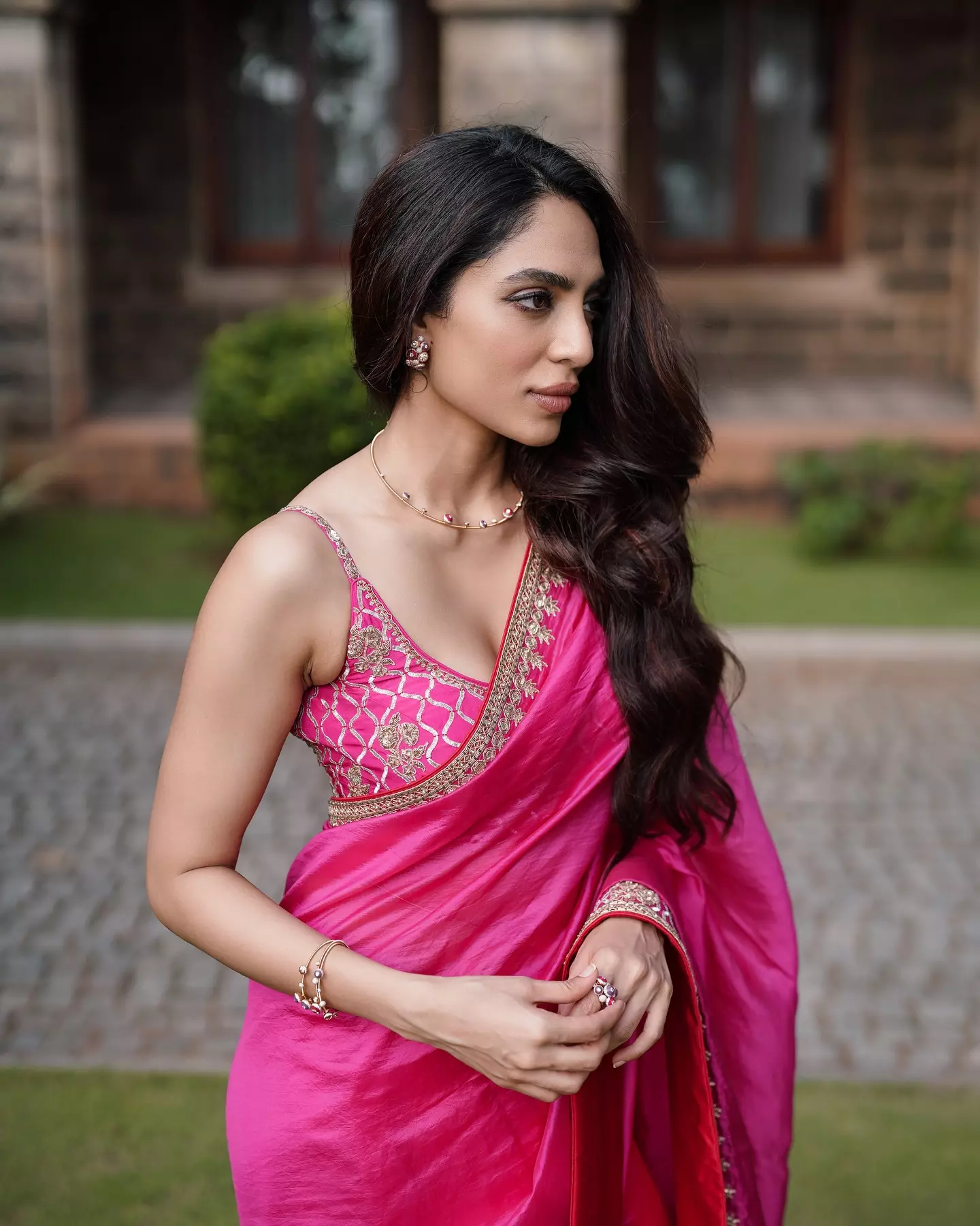 Sobhita�s Bridal Glow: Khada Dupatta Goals