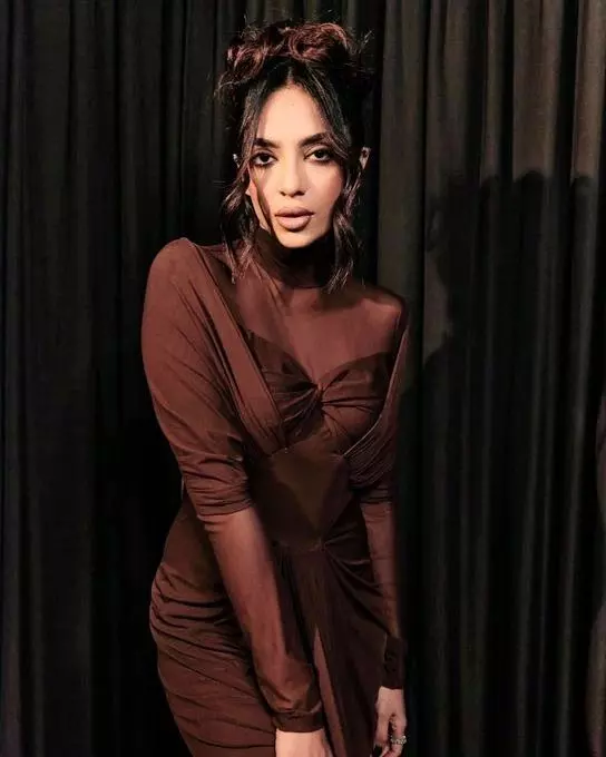 Sobhita�s Bridal Glow: Khada Dupatta Goals Sobhita�s Bridal Glow: Khada Dupatta Goals