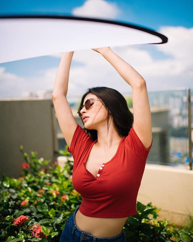 Mouni Roy’s Style: Sophistication Meets Daring!