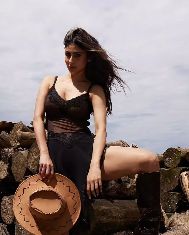 Mouni Roy’s Style: Sophistication Meets Daring!