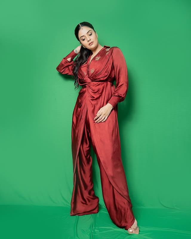 Sreemukhi: A Star Exuding Style and Confidence Sreemukhi: A Star Exuding Style and Confidence