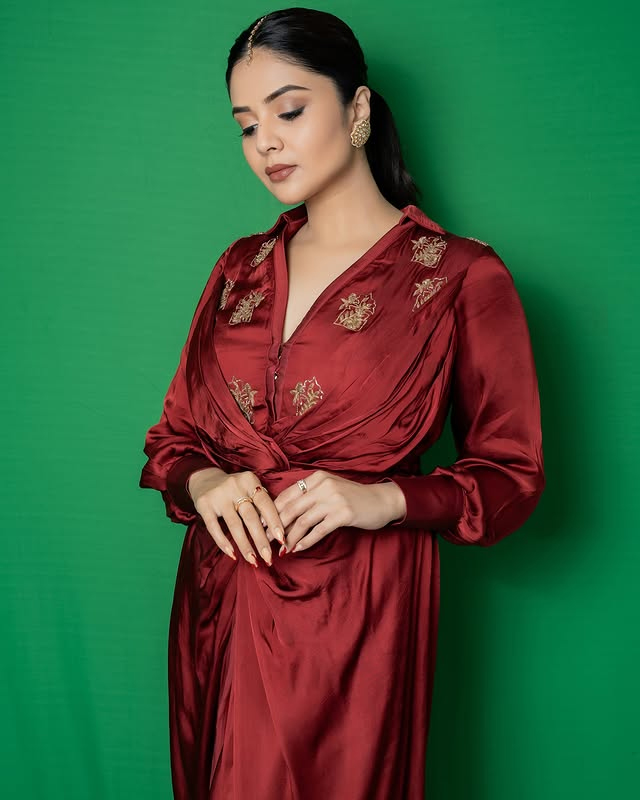 Sreemukhi: A Star Exuding Style and Confidence Sreemukhi: A Star Exuding Style and Confidence