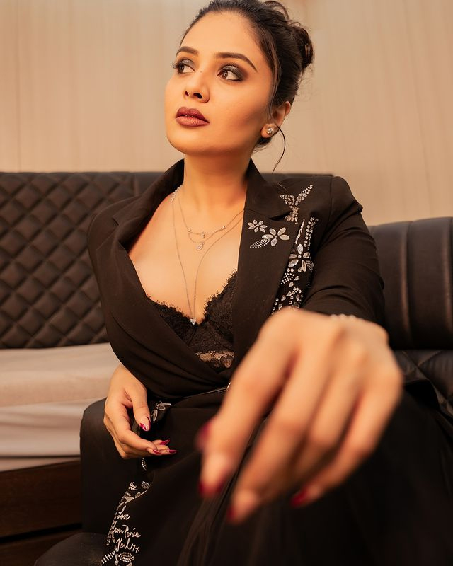 Sreemukhi: A Star Exuding Style and Confidence Sreemukhi: A Star Exuding Style and Confidence