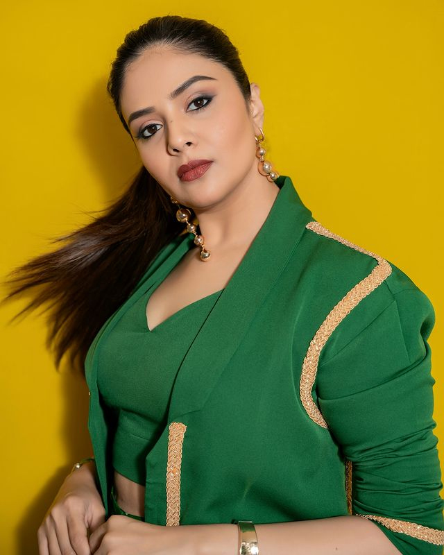 Sreemukhi: A Star Exuding Style and Confidence Sreemukhi: A Star Exuding Style and Confidence