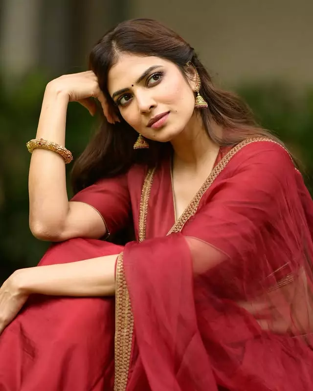 Malavika Mohanan Adorable clicks In Saree
