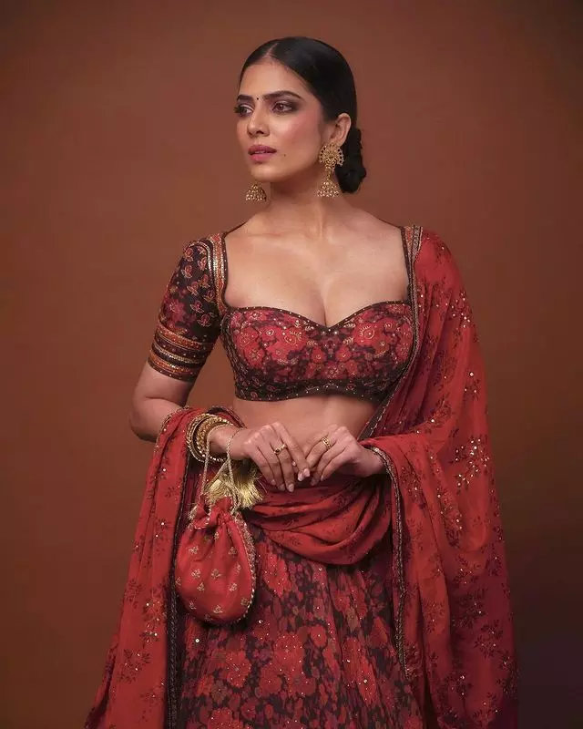 Malavika Mohanan Adorable clicks In Saree