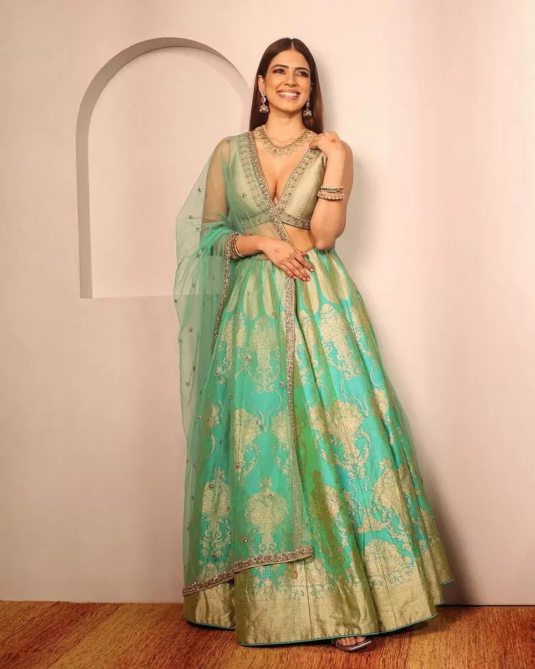 Malavika Mohanan Adorable clicks In Saree