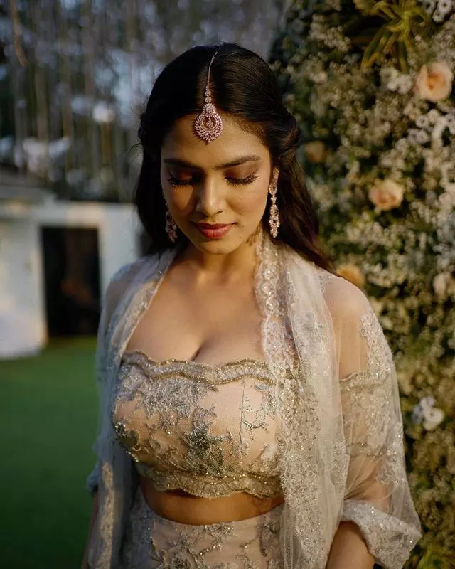 Malavika Mohanan Adorable clicks In Saree