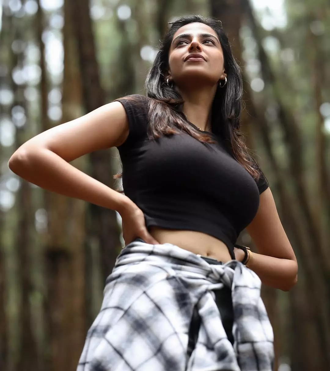 Meenakshi Chaudhary Stuns in Sizzling Blue Kurti Look