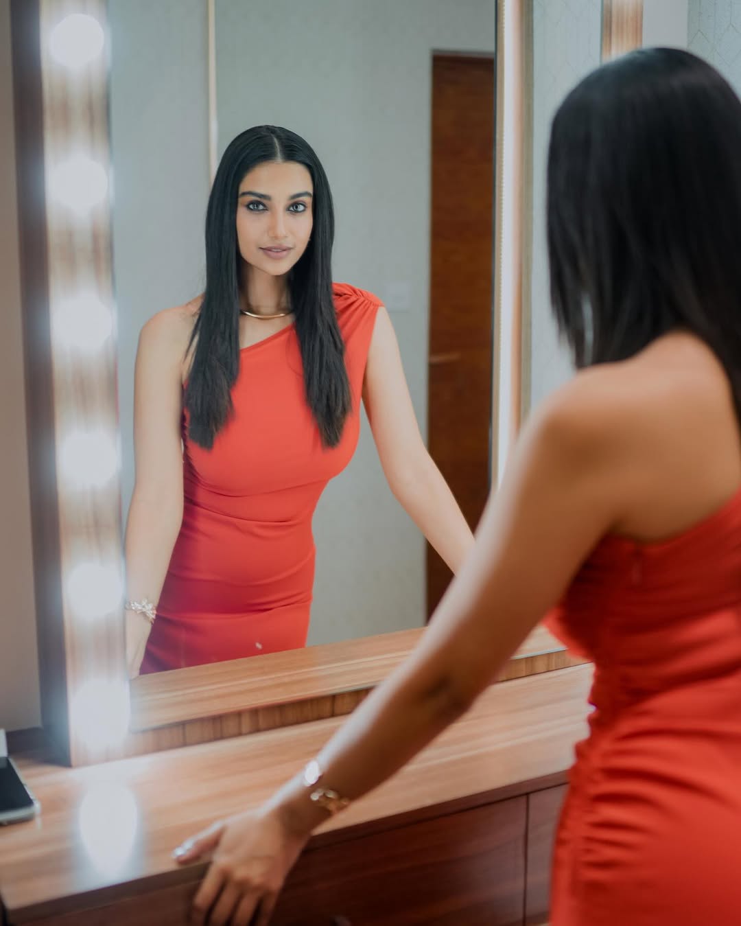 Meenakshi Chaudhary Stuns in Sizzling Blue Kurti Look Meenakshi Chaudhary Stuns in Sizzling Blue Kurti Look