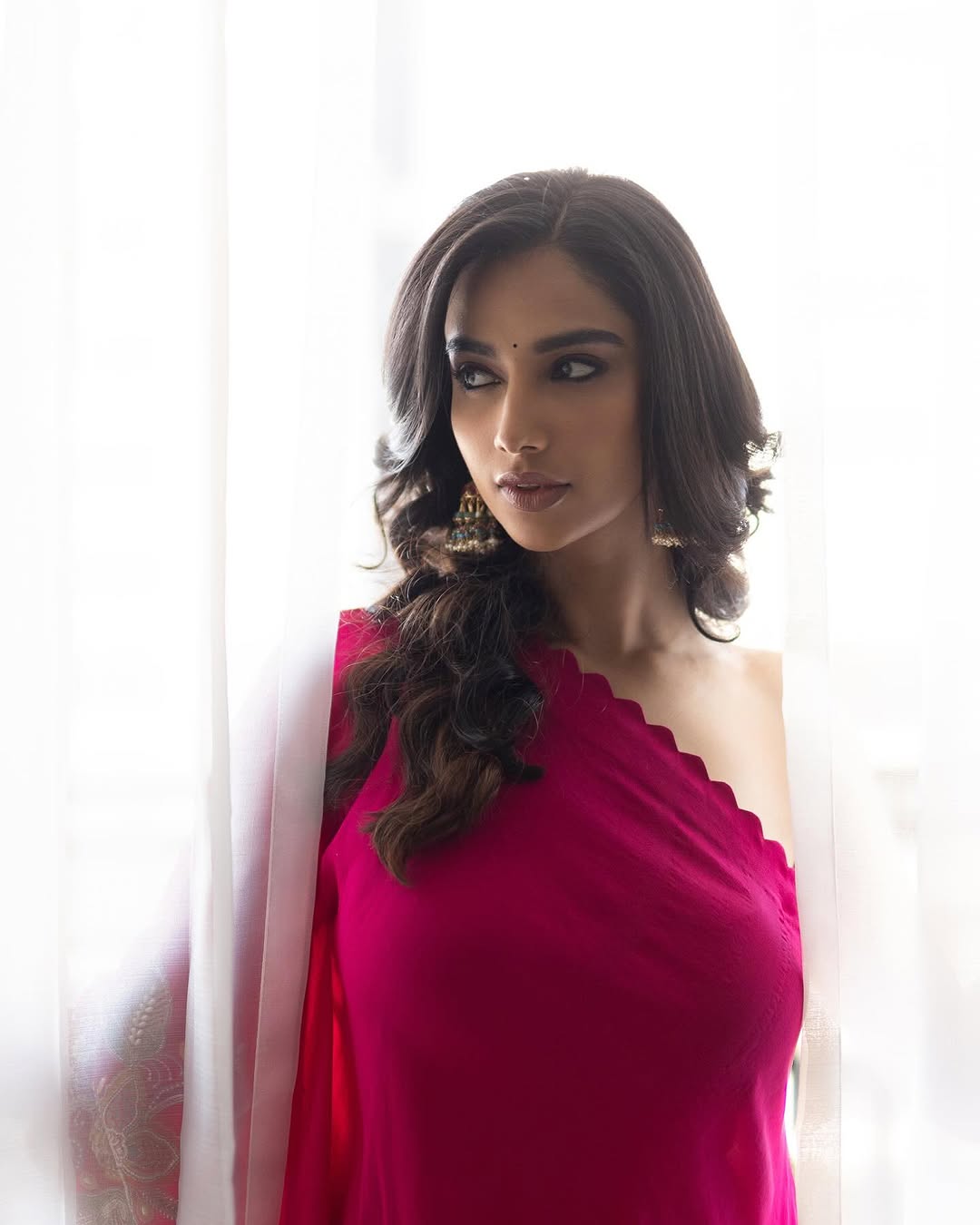 Meenakshi Chaudhary Stuns in Sizzling Blue Kurti Look