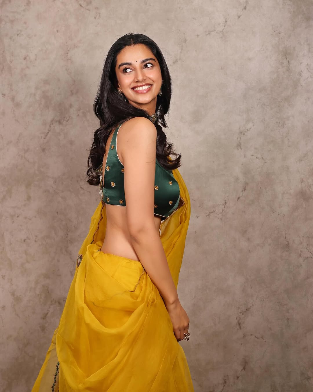 Meenakshi Chaudhary Stuns in Sizzling Blue Kurti Look